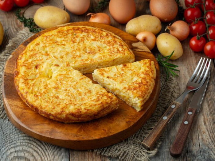 Тортилья с картофелем и луком: самый популярный завтрак в испанском баре