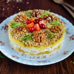 Гениальный салат с орехами, яйцами и сыром: кулинарный шедевр из простых продуктов