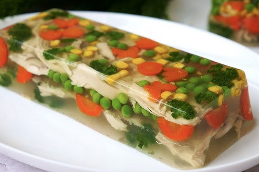 Заливное мясо — холодная закуска, которая идеально подойдет для праздничного стола