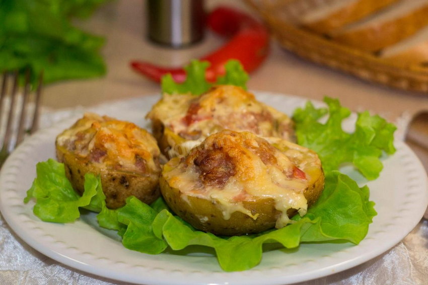 Рецепт картофельных лодочек с курицей и сыром