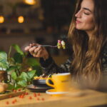 Как есть в столовых и кафе без вреда для фигуры? 3 простые стратегии