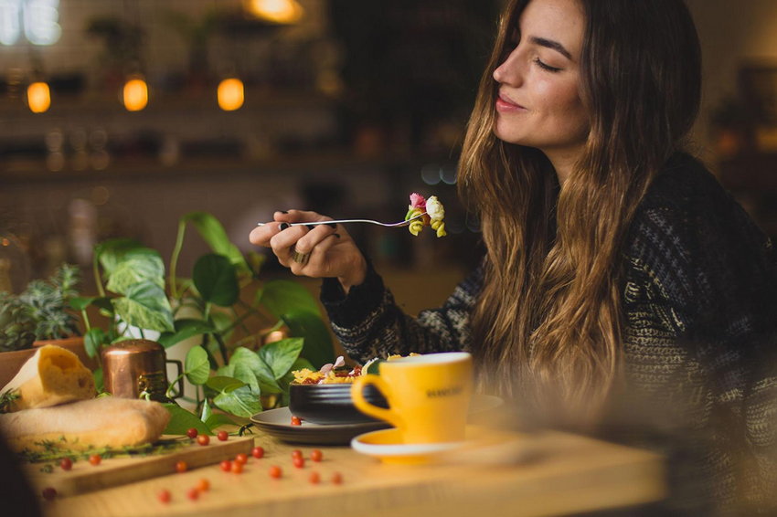 Как есть в столовых и кафе без вреда для фигуры? 3 простые стратегии