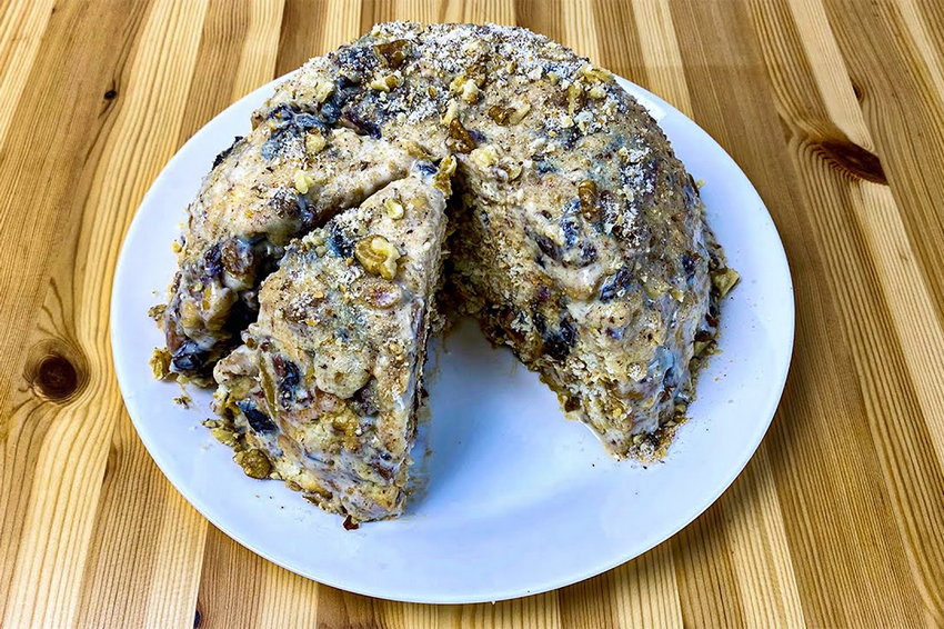 Полезный торт с орехами, семечками, сухофруктами и тыквой без выпечки