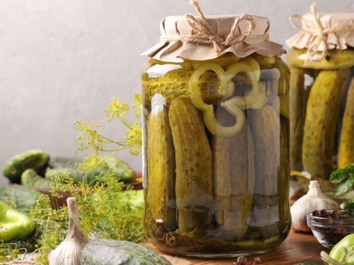 Маринованные огурцы с перцем
