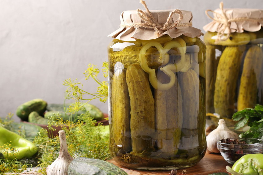 Маринованные огурцы с перцем
