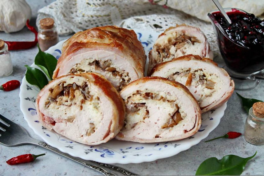 Рецепт рулета из куриного филе с грибами