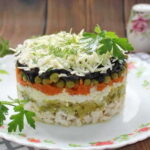Рецепт салата с черносливом и яблоками