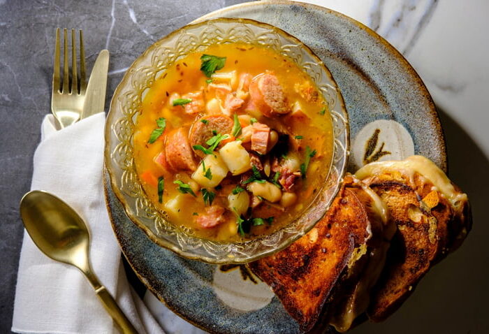 Суп с консервированной фасолью и курицей: рецепт
