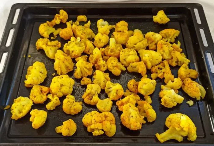 Жареная цветная капуста с куркумой