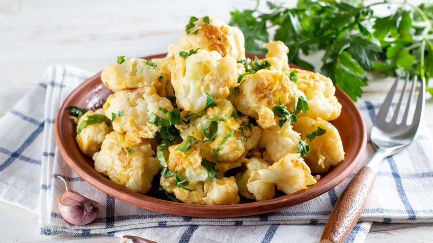 Цветная капуста с чесноком и сыром