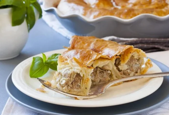 Слоеный пирог «Улитка» с фаршем: как приготовить вкусную и сытную выпечку