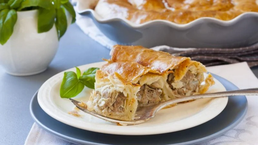 Слоеный пирог «Улитка» с фаршем: как приготовить вкусную и сытную выпечку