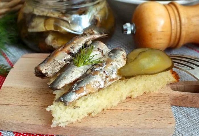 Домашние шпроты из обычной кильки: в разы дешевле и вкуснее