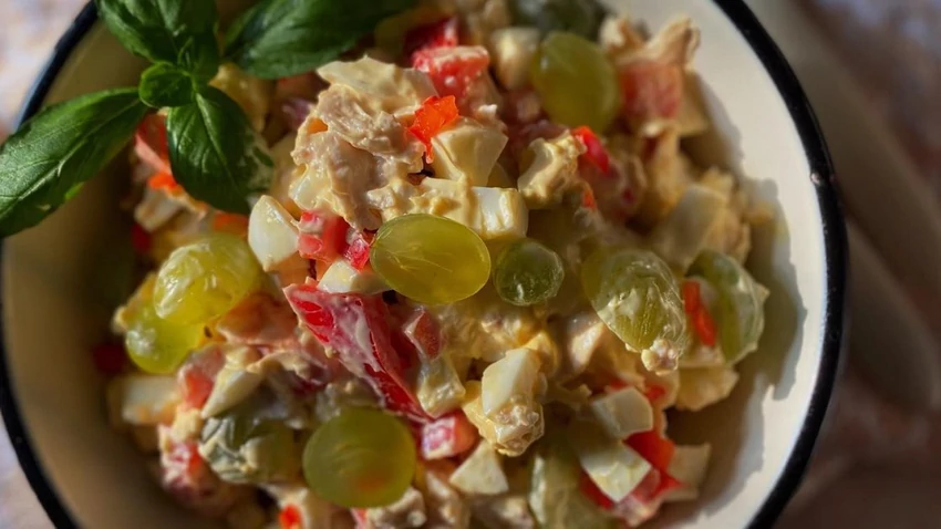 Солено-сладкий микс. Рецепт вкуснейшего салата с курицей и виноградом