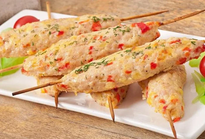 Восточная кухня. Рецепт вкусного блюда люля-кебаб из свинины и курицы