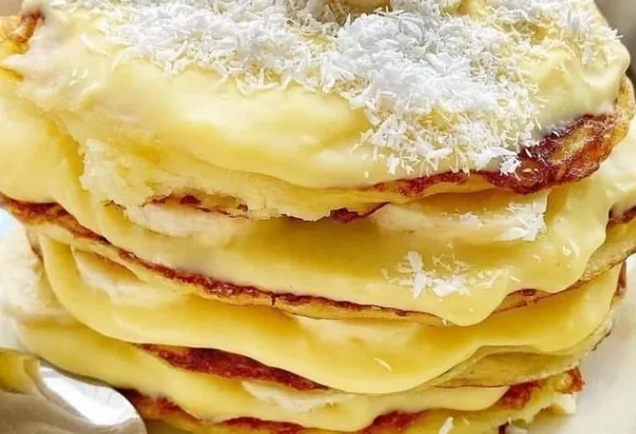 Вкусное начало дня: оладьи с заварным кремом и бананом