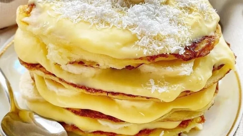 Вкусное начало дня: оладьи с заварным кремом и бананом