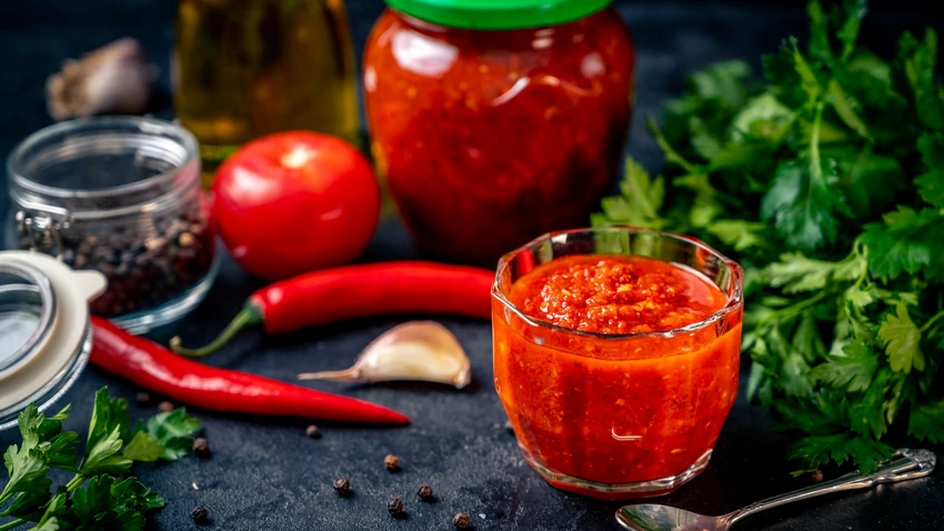 Ароматная аджика с морковью: так вкусно, что невозможно оторваться!