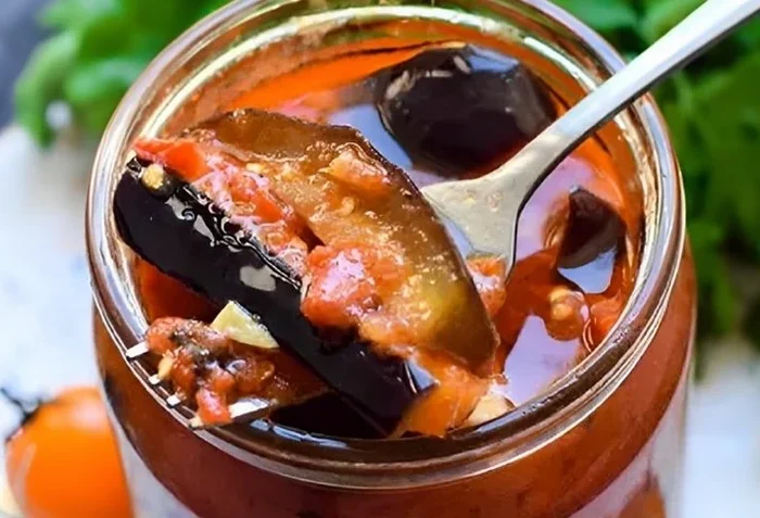 Вкуснейшая закуска на зиму: рецепт баклажанов в остром соусе