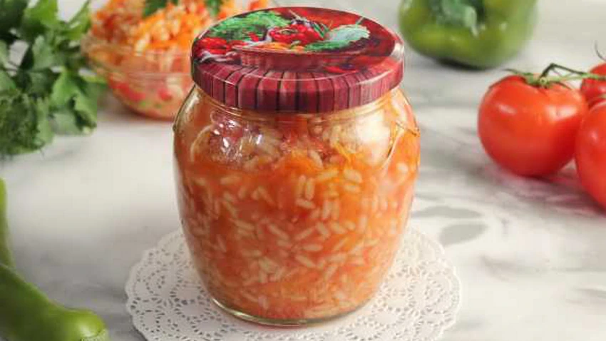 Заготовки на зиму: рецепт вкуснейшего салата с рисом и овощами