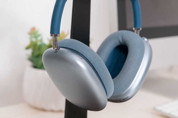 Сучасні стандарти персонального аудіо: вибір між AirPods та навушниками серії AirPods Max
